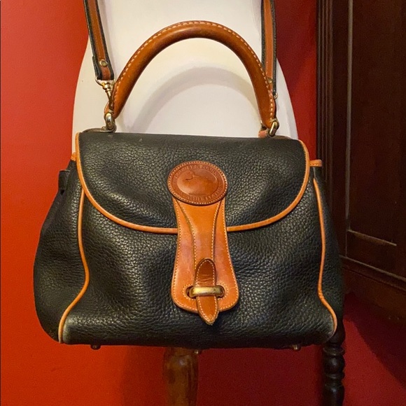 Handbags - Vintage Dooney and Bourke purse